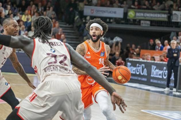 GER, EasyCredit BBL RASTA Vechta vs FC Bayern Muenchen 09.11.2025, RASTA Dome, Vechta, GER, EasyCredit BBL RASTA Vechta vs FC Bayern Muenchen im Bild Tevin Brown (Rasta 10)