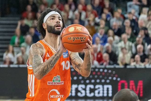 GER, EasyCredit BBL RASTA Vechta vs FC Bayern Muenchen 09.11.2025, RASTA Dome, Vechta, GER, EasyCredit BBL RASTA Vechta vs FC Bayern Muenchen im Bild Tevin Brown (Rasta 10)