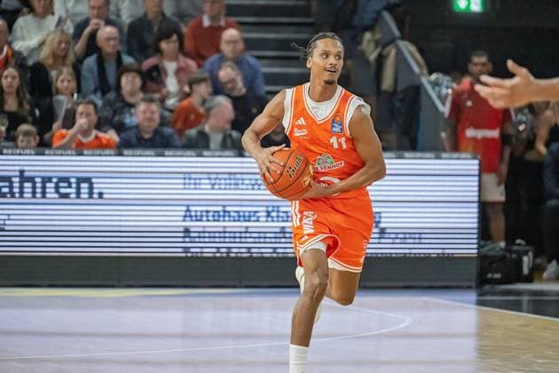 GER, EasyCredit BBL RASTA Vechta vs FC Bayern Muenchen 09.11.2025, RASTA Dome, Vechta, GER, EasyCredit BBL RASTA Vechta vs FC Bayern Muenchen im Bild Alonzo Verge Jr. (Rasta 11)