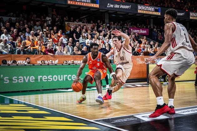 1. Basketball Bundesliga, easyCredit BBL, Saison 2025 2026, Herren, Hauptrunde, 7. Spieltag, 09.11.2025, RASTA Vechta - FC Bayern München Basketball TJ Bamba ( 5 - RASTA Vechta) in Aktion Vechta RASTA Dome Niedersachsen Deutschland