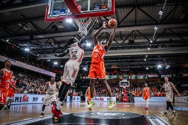 1. Basketball Bundesliga, easyCredit BBL, Saison 2025 2026, Herren, Hauptrunde, 7. Spieltag, 09.11.2025, RASTA Vechta - FC Bayern München Basketball Malcolm Dandridge ( 23 - RASTA Vechta) beim Korbleger Vechta RASTA Dome Niedersachsen Deutschland