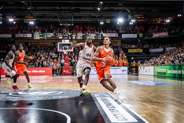 1. Basketball Bundesliga, easyCredit BBL, Saison 2025 2026, Herren, Hauptrunde, 7. Spieltag, 09.11.2025, RASTA Vechta - FC Bayern München Basketball Alonzo Verge ( 11 - RASTA Vechta) in Aktion Vechta RASTA Dome Niedersachsen Deutschland