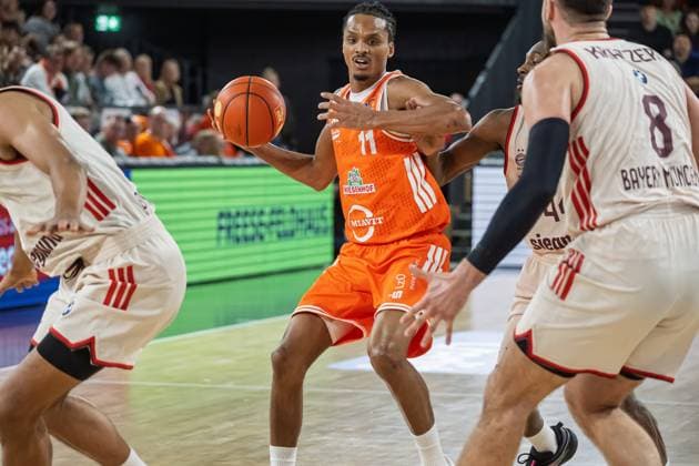 GER, EasyCredit BBL RASTA Vechta vs FC Bayern Muenchen 09.11.2025, RASTA Dome, Vechta, GER, EasyCredit BBL RASTA Vechta vs FC Bayern Muenchen im Bild Alonzo Verge Jr. (Rasta 11)