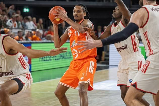 GER, EasyCredit BBL RASTA Vechta vs FC Bayern Muenchen 09.11.2025, RASTA Dome, Vechta, GER, EasyCredit BBL RASTA Vechta vs FC Bayern Muenchen im Bild Alonzo Verge Jr. (Rasta 11)