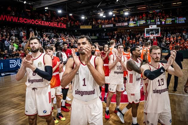 1. Basketball Bundesliga, easyCredit BBL, Saison 2025 2026, Herren, Hauptrunde, 7. Spieltag, 09.11.2025, RASTA Vechta - FC Bayern München Basketball Das Team des FC Bayern München Basketball nach der Partie Vechta RASTA Dome Niedersachsen Deutschland