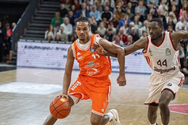 GER, EasyCredit BBL RASTA Vechta vs FC Bayern Muenchen 09.11.2025, RASTA Dome, Vechta, GER, EasyCredit BBL RASTA Vechta vs FC Bayern Muenchen im Bild Alonzo Verge Jr. (Rasta 11) Kamar Baldwin (FCB 44)