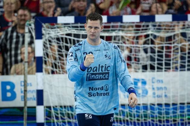 DAIKIN HBL: SG Flensburg-Handewitt vs Handball Verein Hamburg; 09.11.25 Jubel Freude über gehaltenen Ball bei Kevin Møller (Nr.20, SG Flensburg-Handewitt) DAIKIN HBL: SG Flensburg-Handewitt vs Handball Sport Verein Hamburg, GP JOULE Arena am 09.11.25 Copyright: xBEAUTIFULxSPORTS MarioxM.xKobergx