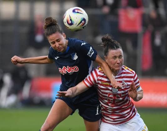 09.11.2025, xophax, Fussball , Frauen Bundesliga Google Pixel Frauen Bundesliga 25 26 1.FC Köln gegen TSG Hoffenheim Marina Hegering ( 1.FC Köln ), rechts und Franziska Harsch (TSG Hoffenheim ) , links (DFL DFB REGULATIONS PROHIBIT ANY USE OF PHOTOGRAPHS as IMAGE SEQUENCES and or QUASI-VIDEO) Koeln