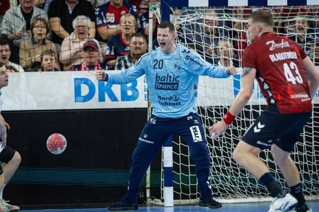 DAIKIN HBL: SG Flensburg-Handewitt vs Handball Verein Hamburg; 09.11.25 Jubel Freude über gehaltenen Ball bei Kevin Møller (Nr.20, SG Flensburg-Handewitt) DAIKIN HBL: SG Flensburg-Handewitt vs Handball Sport Verein Hamburg, GP JOULE Arena am 09.11.25 Copyright: xBEAUTIFULxSPORTS MarioxM.xKobergx