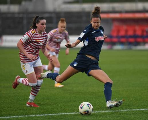 09.11.2025, xophax, Fussball , Frauen Bundesliga Google Pixel Frauen Bundesliga 25 26 1.FC Köln gegen TSG Hoffenheim Adriana Achcinska , links ( 1.FC Köln ) und Franziska Harsch (TSG Hoffenheim ) , rechts (DFL DFB REGULATIONS PROHIBIT ANY USE OF PHOTOGRAPHS as IMAGE SEQUENCES and or QUASI-VIDEO) Koeln