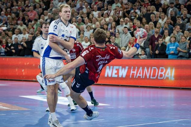 DAIKIN HBL: SG Flensburg-Handewitt vs Handball Verein Hamburg; 09.11.25 Rückhand-Treffer durch Johannes Golla (Nr.04, SG Flensburg-Handewitt) DAIKIN HBL: SG Flensburg-Handewitt vs Handball Sport Verein Hamburg, GP JOULE Arena am 09.11.25 Copyright: xBEAUTIFULxSPORTS MarioxM.xKobergx