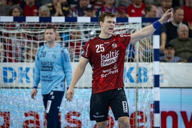 DAIKIN HBL: SG Flensburg-Handewitt vs Handball Verein Hamburg; 09.11.25 Lukas Jørgensen (Nr.25, SG Flensburg-Handewitt) zeigt einen Spielzug an DAIKIN HBL: SG Flensburg-Handewitt vs Handball Sport Verein Hamburg, GP JOULE Arena am 09.11.25 Copyright: xBEAUTIFULxSPORTS MarioxM.xKobergx