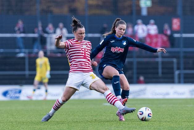 GOOGLE PIXEL Frauen Bundesliga: 1. FC Köln - TSG 1899 Hoffenheim; 09.11.2025 Zweikampf Marina Hegering (1. FC Köln, 33), Valesca Ampoorter (TSG Hoffenheim, 18) GOOGLE PIXEL Frauen Bundesliga, 1. FC Köln - TSG 1899 Hoffenheim, Köln, Franz-Kremer-Stadion am 09.11.2025 DFB REGULATIONS PROHIBIT ANY USE OF PHOTOGRAPHS AS IMAGE SEQUENCES AND OR QUASI-VIDEO. Copyright: xBEAUTIFULxSPORTS Wunderlx