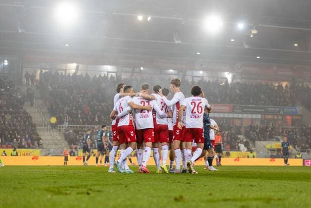 09.11.2025, Fussball, GER, Saison, 3.Liga, Saision 2025 2026, 14. Spieltag, SSV Jahn Regensburg - TSV 1860 München Jubel nach dem 1:0 durch Lucas Hermes (SSV Jahn Regensburg) DFL REGULATIONS PROHIBIT ANY USE OF PHOTOGRAPHS AS IMAGE SEQUENCES AND OR QUASI-VIDEO.