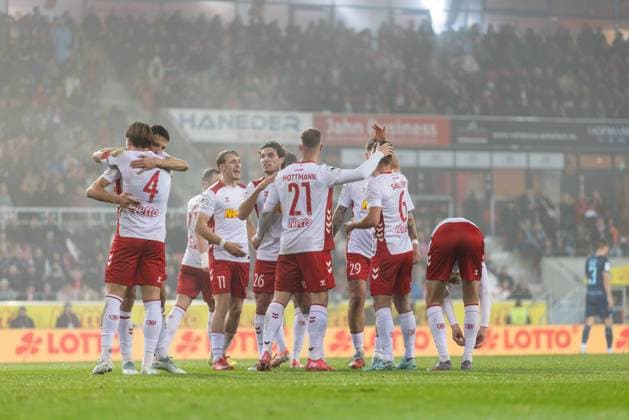 09.11.2025, Fussball, GER, Saison, 3.Liga, Saision 2025 2026, 14. Spieltag, SSV Jahn Regensburg - TSV 1860 München Jubel nach dem 1:0 durch Lucas Hermes (SSV Jahn Regensburg) DFL REGULATIONS PROHIBIT ANY USE OF PHOTOGRAPHS AS IMAGE SEQUENCES AND OR QUASI-VIDEO.