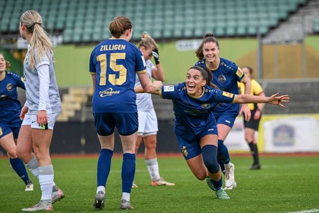09.11.2025, Fußball, 2. Frauen-Bundesliga, 2025 2026, 10. Spieltag, VfL Wolfsburg II - SG 99 Andernach Besarta Hisenaj (4 Andernach) bejubelt ihr Tor zum Führungstreffer.