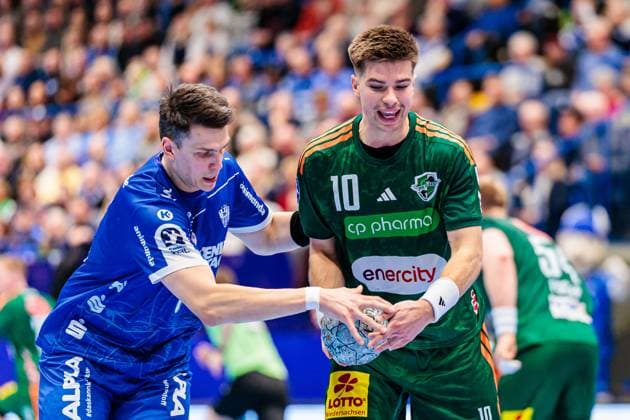 v.l. Frederik Simak (TBV Lemgo Lippe, 08), Renars Uscins (TSV Hannover-Burgdorf, 10) GER, TBV Lemgo Lippe vs. TSV Hannover-Burgdorf, Handball, 1. Bundesliga, 11. Spieltag, Spielzeit 2025 2026, 09.11.2025 GER, TBV Lemgo Lippe vs. TSV Hannover-Burgdorf, Handball, 1. Bundesliga, 11. Spieltag, Spielzeit 2025 2026, 09.11.2025 Lemgo Copyright: xEibner-Pressefoto JanxRollingerx EP_JSK