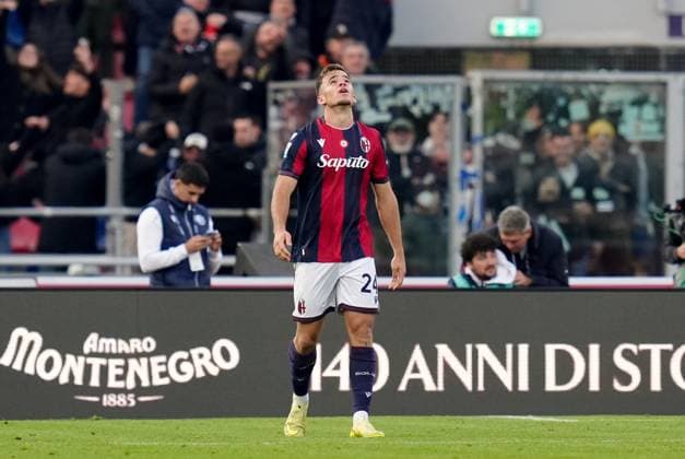 Bologna FC 1909 v SSC Napoli - Serie A Enilive Thijs Dallinga of Bologna FC celebrates after scoring first goal during the serie Serie A Enilive match between Bologna FC 1909 and SSC Napoli at Stadio Renato Dall™Ara on November 9, 2025 in Bologna, Italy Bologna Stadio Renato Dall Ara Bologna Italy Copyright: xGiuseppexMaffiax 251109_SerieA_Bologna-Napoli_GM_9471