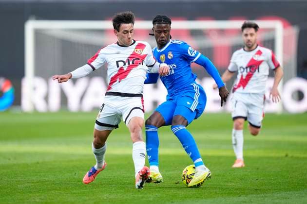 November 9, 2025, Madrid, Madrid, Spain: Eduardo Camavinga of Real Madrid CF and Pedro Diaz of Rayo Vallecano in action during the Spanish League, LaLiga EA Sports, football match played between Rayo Vallecano and Real Madrid C.F. at Estadio de Vallecas on November 9, 2025, in Madrid, Spain. Madrid Spain - ZUMAa181 20251109_zaa_a181_116 Copyright: xOscarxJ.xBarrosox