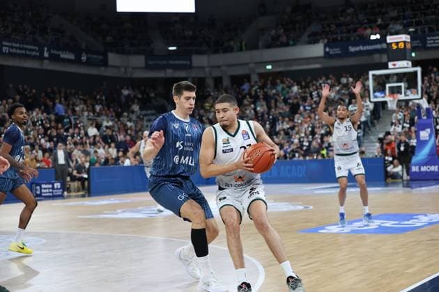v. li. im Zweikampf, Dusan Neskovic (MLP Academics Heidelberg, 7), E. Rapieque (Vet-Concept Gladiators Trier, 21) GER, MLP Academics Heidelberg vs. Vet-Concept Gladiators Trier, Basketball, easycredit Basketball Bundesliga, 7.Spieltag, Saison, 2025 2026, 09.11.2025 GER, MLP Academics Heidelberg vs. Vet-Concept Gladiators Trier, Basketball, easycredit Basketball Bundesliga, 7.Spieltag, Saison, 2025 2026, 09.11.2025 Heidelberg Copyright: xEibner-Pressefoto JoergxHirschx EP_JHH