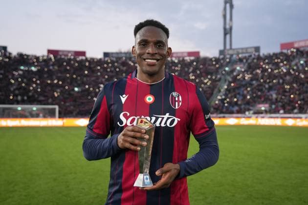 Bologna s Jhon Lucumi Panini Player of the match at the end of the Serie A soccer match between Bologna and Napoli at the Renato DallÕAra Stadium in Bologna, north Italy - Sunday, November 9, 2025 -  Copyright: xMassimoxPaolone LaPressex