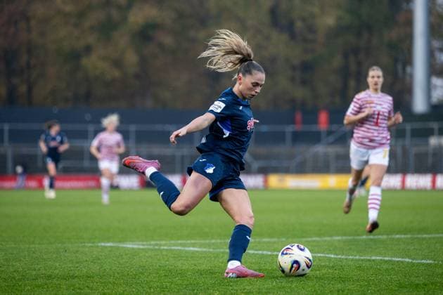 Jill Janssens (TSG Hoffenheim, 09) am Ball, GER, 1. FC Koeln vs TSG 1899 Hoffenheim, Fussball Google Pixel Frauen Bundesliga, 10. Spieltag, Saison 2025 2026, 09.11.2025 DFB regulations prohibit any use of photographs as image sequences and or quasi-video GER, 1. FC Koeln vs TSG 1899 Hoffenheim, Fussball Google Pixel Frauen Bundesliga, 10. Spieltag, Saison 2025 2026, 09.11.2025 Koeln Copyright: xEibner-Pressefoto Memmlerx EP_MMR