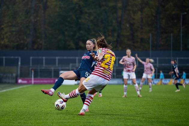 Jill Janssens (TSG Hoffenheim, 09) im Zweikampf mit Martyna Wiankowska (FC Koeln, 26), GER, 1. FC Koeln vs TSG 1899 Hoffenheim, Fussball Google Pixel Frauen Bundesliga, 10. Spieltag, Saison 2025 2026, 09.11.2025 DFB regulations prohibit any use of photographs as image sequences and or quasi-video GER, 1. FC Koeln vs TSG 1899 Hoffenheim, Fussball Google Pixel Frauen Bundesliga, 10. Spieltag, Saison 2025 2026, 09.11.2025 Koeln Copyright: xEibner-Pressefoto Memmlerx EP_MMR