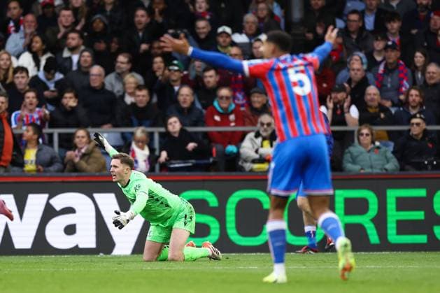 Crystal Palace v Brighton & Hove Albion 09 November 2025, London - Premier League Football - Crystal Palace v Brighton & Hove Albion - Crystal Palace goalkeeper Dean Henderson and Maxence Lacroix of Crystal Palace react - Photo: Jacques Feeney Offside. London UK Copyright: xJacquesxFeeneyx xOffsidexOffside