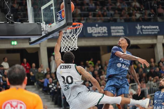 v.li. Urald King (Vet-Concept Gladiators Trier, 20), Michael Weathers (MLP Academics Heidelberg, 20) GER, MLP Academics Heidelberg vs. Vet-Concept Gladiators Trier, Basketball, easycredit Basketball Bundesliga, 7.Spieltag, Saison, 2025 2026, 09.11.2025 GER, MLP Academics Heidelberg vs. Vet-Concept Gladiators Trier, Basketball, easycredit Basketball Bundesliga, 7.Spieltag, Saison, 2025 2026, 09.11.2025 Heidelberg Copyright: xEibner-Pressefoto JoergxHirschx EP_JHH