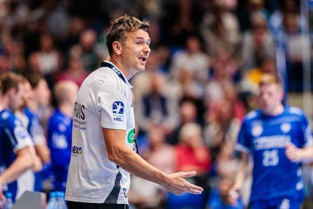 Christian Prokop (TSV Hannover-Burgdorf, Trainer) gestikuliert GER, TBV Lemgo Lippe vs. TSV Hannover-Burgdorf, Handball, 1. Bundesliga, 11. Spieltag, Spielzeit 2025 2026, 09.11.2025 GER, TBV Lemgo Lippe vs. TSV Hannover-Burgdorf, Handball, 1. Bundesliga, 11. Spieltag, Spielzeit 2025 2026, 09.11.2025 Lemgo Copyright: xEibner-Pressefoto JanxRollingerx EP_JSK