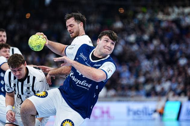 Wurf Tor Aron Seesing (Bergischer HC, 49) GER, THW Kiel vs. Bergischer HC, Handball, 1. Bundesliga, Spieltag 11, Saison 2025 2026, 09.11.2025 GER, THW Kiel vs. Bergischer HC, Handball, 1. Bundesliga, Spieltag 11, Saison 2025 2026, 09.11.2025 Kiel Copyright: xEibner-Pressefoto MarcelxvonxFehrnx EP_MFN