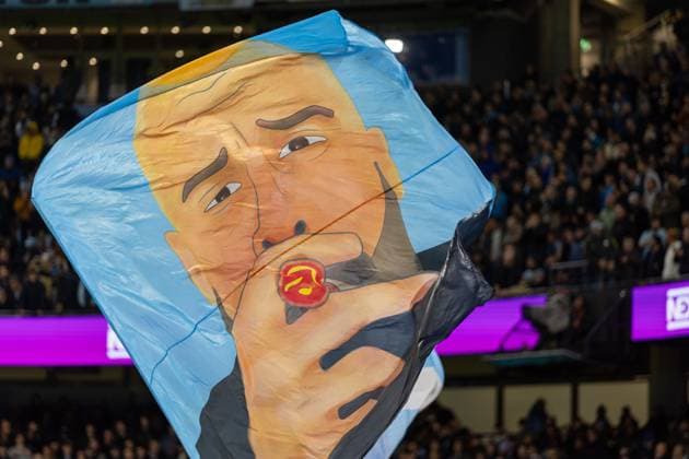 Football - FA Premier League - Manchester City FC v Liverpool FC MANCHESTER, ENGLAND - Sunday, November 9, 2025: A flag depicting Manchester City s head coach Josep Pep Guardiola smoking a cigar before the FA Premier League match between Manchester City FC and Liverpool FC at the City of Manchester Stadium. (Photo by David Rawcliffe Propaganda) MANCHESTER City of Manchester Stadium GREATER MANCHESTER ENGLAND  Copyright: xDavidxRawcliffex P2025-11-09-Man_City_Liverpool-26