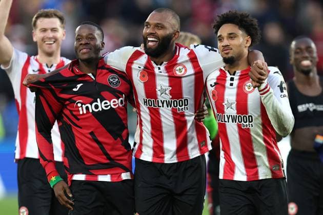 Brentford v Newcastle 09 November 2025, London - Premier League Football - Brentford v Newcastle United - Dango Ouattara, Igor Thiago and Kevin Schade of Brentford celebrate - Photo: Charlotte Wilson Offside. London UK Copyright: xCharlottexWilsonx xOffsidexOffside