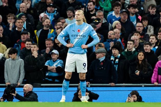 Premier League Manchester City v Liverpool Erling Haaland of Manchester City dejected after Giorgi Mamardashvili of Liverpool saves penalty kick during the Premier League match Manchester City vs Liverpool at Etihad Stadium, Manchester, United Kingdom, 9th November 2025 (Photo by Mark Cosgrove News Images) Manchester Etihad Stadium Manchester United, ManU Kingdom Copyright: xMarkxCosgrove NewsxImagesx