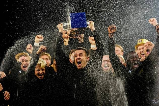 HÄLLEVIK, SWEDEN 20251109 Mjällby team captain Jesper Gustavsson lifts the Swedish Championship trophy after Sunday s football match in the final round of the Allsvenskan between Mjällby AIF and BK Häcken at Strandvallen. HÄLLEVIK SWEDEN x9200x