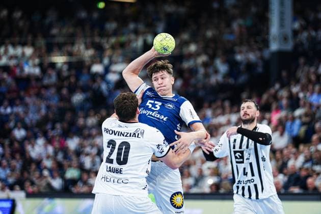 Lucas Laube (THW Kiel, 20), Soeren Steinhaus (Bergischer HC, 53) GER, THW Kiel vs. Bergischer HC, Handball, 1. Bundesliga, Spieltag 11, Saison 2025 2026, 09.11.2025 GER, THW Kiel vs. Bergischer HC, Handball, 1. Bundesliga, Spieltag 11, Saison 2025 2026, 09.11.2025 Kiel Copyright: xEibner-Pressefoto MarcelxvonxFehrnx EP_MFN
