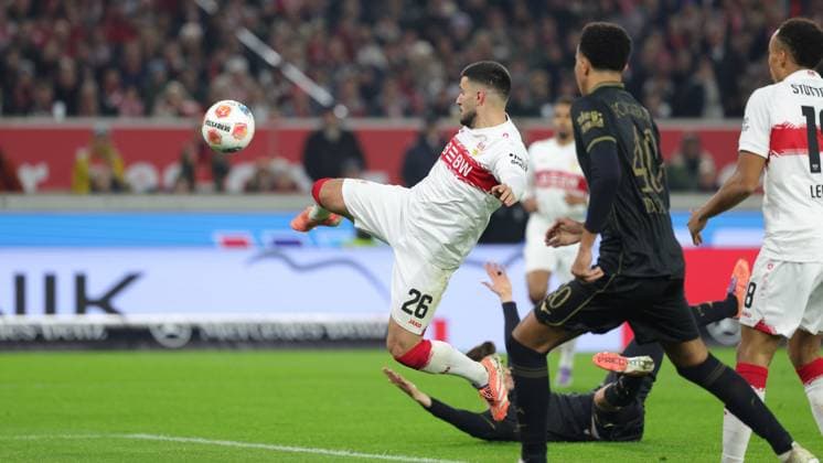 Stuttgart , Bundesliga Fußball VfB Stuttgart vs. FC Augsburg , Torchance für Deniz Undav (VfB) Gemäß den Vorgaben der DFL Deutschen Fußball Liga ist es untersagt, in dem Stadion und oder vom Spiel angefertigte Fotoaufnahmen in Form von Sequenzbildern und oder videoähnlichen Fotostrecken zu verwerten bzw. verwerten zu lassen.