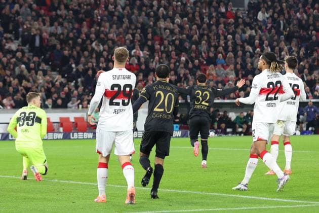 09.11.2025, xrekx, Fussball 1.Bundesliga, VfB Stuttgart - FC Augsburg v.l. Torjubel nach dem Tor zum celebrating the goal 0:1 durch Fabian Rieder (FC Augsburg) (DFL DFB REGULATIONS PROHIBIT ANY USE OF PHOTOGRAPHS as IMAGE SEQUENCES and or QUASI-VIDEO) Stuttgart