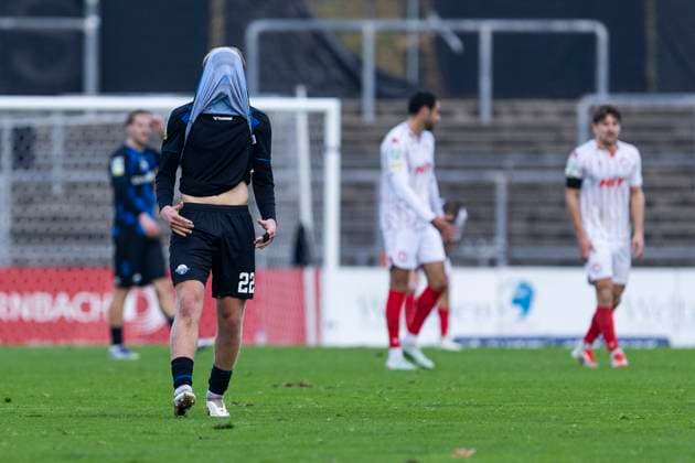 Regionalliga West: Fortuna Köln - SC Paderborn U21, U 21 09.11.2025 Luis Flörke (SC Paderborn U21, 22) enttäuscht nach Schlusspfiff. Regionalliga West, Fortuna Köln - SC Paderborn U21, 15. Spieltag, am 09.11.2025, Südstadion, Köln Copyright: xBEAUTIFULxSPORTS Meuselx