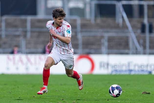 Regionalliga West: Fortuna Köln - SC Paderborn U21, U 21 09.11.2025 Enzo Wirtz (Fortuna Köln, 9). Regionalliga West, Fortuna Köln - SC Paderborn U21, 15. Spieltag, am 09.11.2025, Südstadion, Köln Copyright: xBEAUTIFULxSPORTS Meuselx