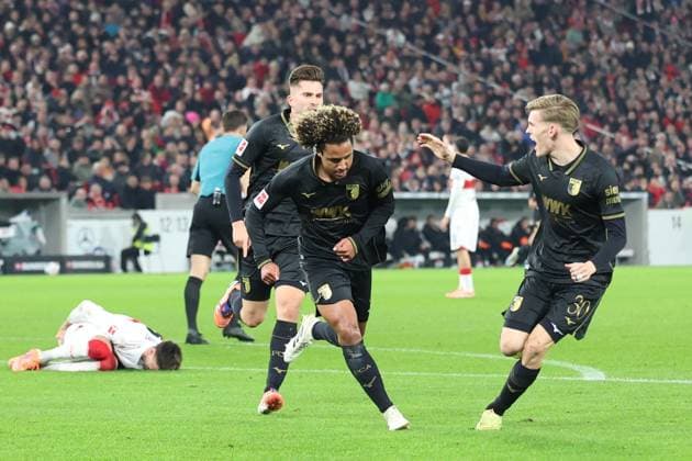 09.11.2025, xrekx, Fussball 1.Bundesliga, VfB Stuttgart - FC Augsburg v.l. Torjubel nach dem Tor zum celebrating the goal celebrate 1:2 durch Han-Noah Massengo (FC Augsburg) (DFL DFB REGULATIONS PROHIBIT ANY USE OF PHOTOGRAPHS as IMAGE SEQUENCES and or QUASI-VIDEO) Stuttgart