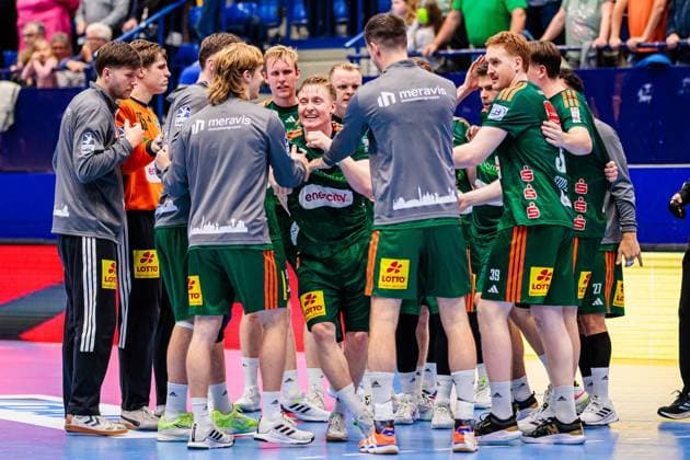 Die Mannschaft von TSV Hannover-Burgdorf jubelt freut sich nach 29:30 Sieg GER, TBV Lemgo Lippe vs. TSV Hannover-Burgdorf, Handball, 1. Bundesliga, 11. Spieltag, Spielzeit 2025 2026, 09.11.2025 GER, TBV Lemgo Lippe vs. TSV Hannover-Burgdorf, Handball, 1. Bundesliga, 11. Spieltag, Spielzeit 2025 2026, 09.11.2025 Lemgo Copyright: xEibner-Pressefoto JanxRollingerx EP_JSK