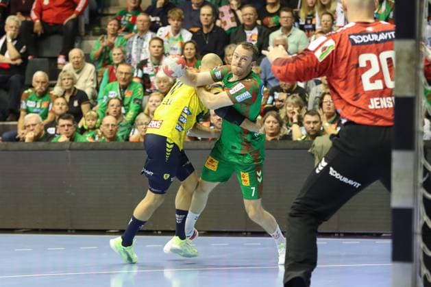09.11.2025, xgox, Handball, Daikin HBL, SC Magdeburg - SC Magdeburg - Rhein Neckar Loewen v.l. Felix Claar (Magdeburg, 7) wirft Tor, Torschuetze, erzielt Tor, Treffer, scores the goal Magdeburg