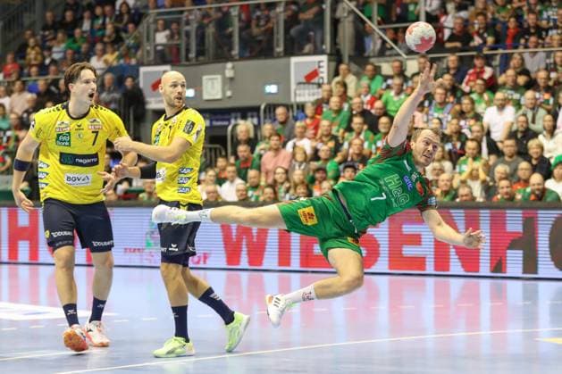 09.11.2025, xgox, Handball, Daikin HBL, SC Magdeburg - SC Magdeburg - Rhein Neckar Loewen v.l. Felix Claar (Magdeburg, 7) wirft Tor, Torschuetze, erzielt Tor, Treffer, scores the goal Magdeburg