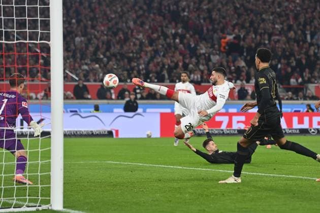 Torchance Deniz UNDAV (VFB Stuttgart),Aktion,Strafraumszene. Fussball 1. Bundesliga Saison 2025 2026, 10.Spieltag, Spieltag10 VfB Stuttgart - FC Augsburg am 09.11.2025 MHP ARENA.