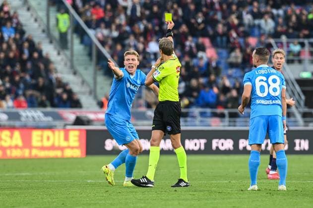 CALCIO - Serie A - Bologna FC vs SSC Napoli Hojlund Rasmus (SSC Napoli) yellow card during Bologna FC vs SSC Napoli, Italian soccer Serie A match in Bologna, Italy, November 09 2025 Bologna Italy  Copyright: xIPAxSport ABACAx