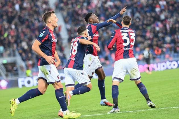 CALCIO - Serie A - Bologna FC vs SSC Napoli Jhon Lucumi (Bologna FC) celebrating his goal during Bologna FC vs SSC Napoli, Italian soccer Serie A match in Bologna, Italy, November 09 2025 Bologna Italy  Copyright: xIPAxSport ABACAx