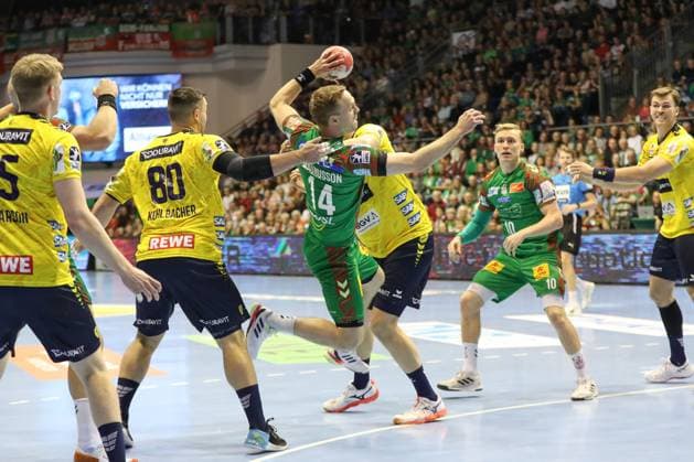 09.11.2025, xgox, Handball, Daikin HBL, SC Magdeburg - SC Magdeburg - Rhein Neckar Loewen v.l. Omar Ingi Magnusson (Magdeburg, 14) wirft Tor, Torschuetze, erzielt Tor, Treffer, scores the goal Magdeburg