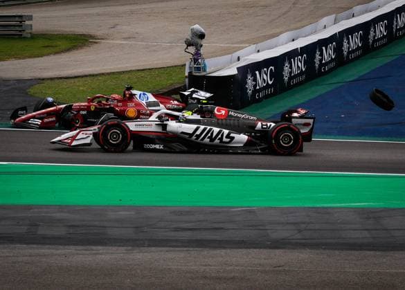 Grande Premio MSC Fórmula 1 Brasil SaO PAULO, SP - 09.11.2025: GRANDE PREMIO MSC FoRMULA 1 BRASIL - Brazilian Formula 1 Grand Prix MSC Cruises, in Sao Paulo, this Sunday (09) at the JosÃ Carlos Pace racetrack in Interlagos, south of the capital of Sao Paulo. In the photo, the car of the Scuderia Ferrari HP driver, Charles Leclerc (16), has a tire blown out after a crash. (Photo: Aloisio Mauricio Fotoarena) x2839047x  AloisioxMauricio
