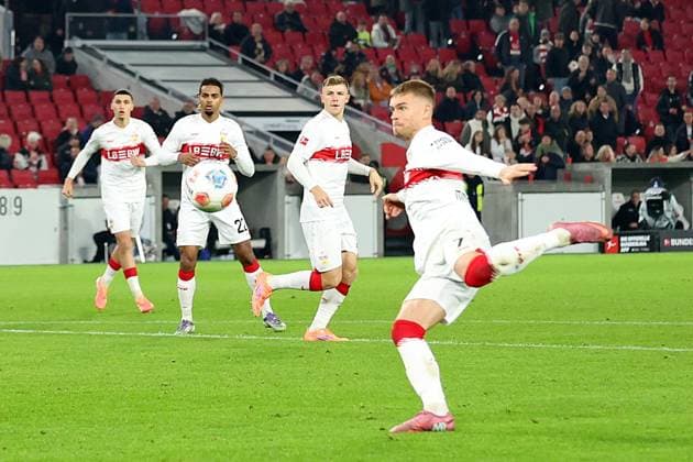 09.11.2025, xrekx, Fussball 1.Bundesliga, VfB Stuttgart - FC Augsburg v.l. Maximilian Mittelstädt Mittelstaedt (VfB Stuttgart) (DFL DFB REGULATIONS PROHIBIT ANY USE OF PHOTOGRAPHS as IMAGE SEQUENCES and or QUASI-VIDEO) Stuttgart